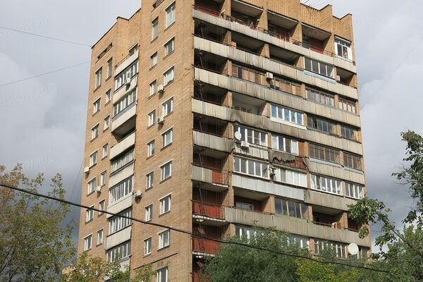 Обшивка лоджий и балконов сайдингом снаружи - фото 75